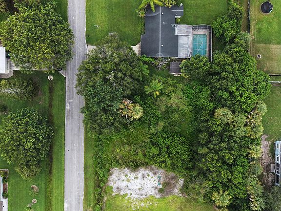 2nd image of 8001 Lockwood Drive