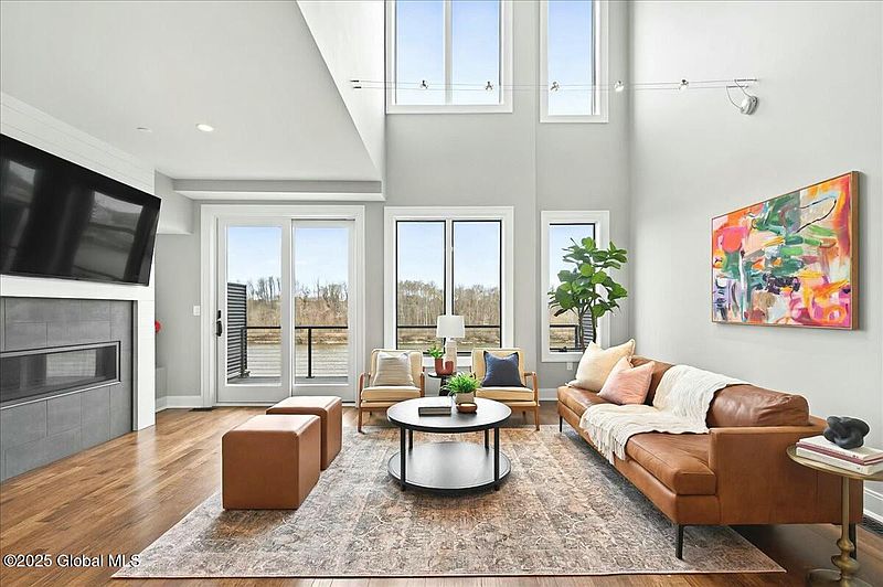 2nd image of 309 Harborside Drive