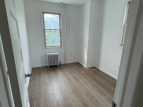 3rd image of 442 Westmoreland Ave #1