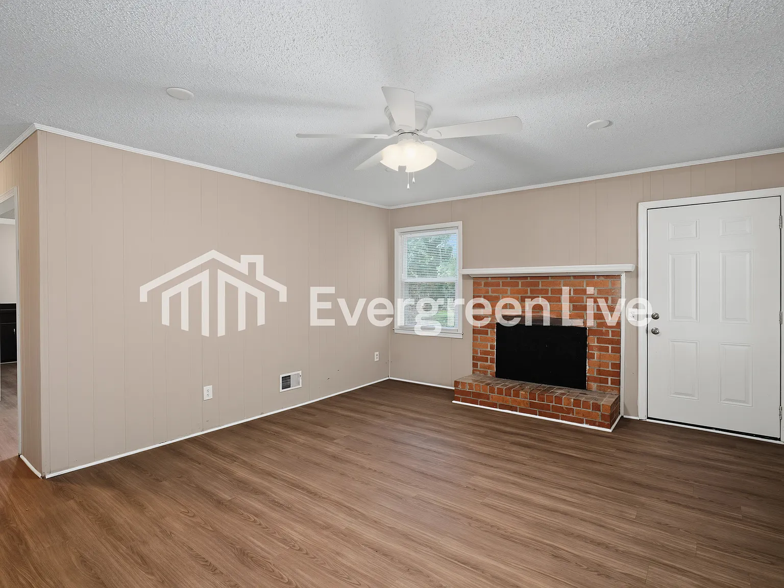 3 bed, 2.0 bath, 1244 sqft, $1,595 — Photo 2