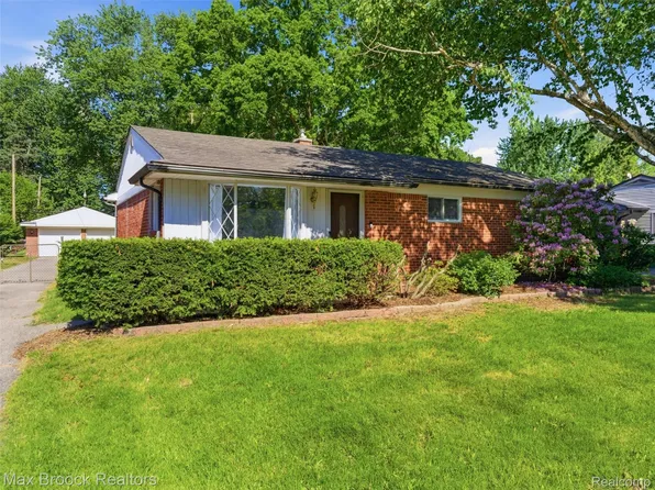 47375 Harry St, Utica, MI 48317