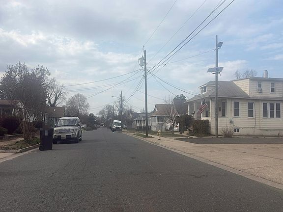 4th image of 4 Alden Ave