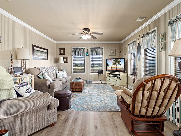 5th image of 1515 Galveston Ave