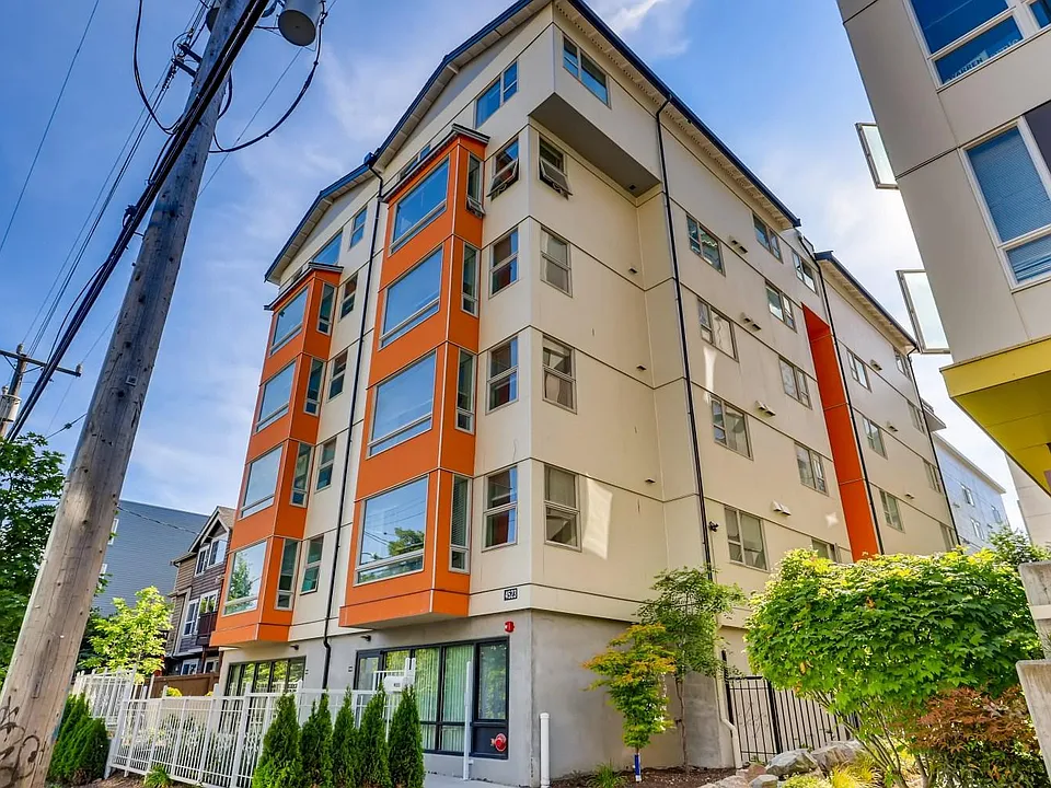 4521 8th Ave NE #401