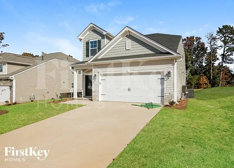 534 Hillpark Ln — Photo 2