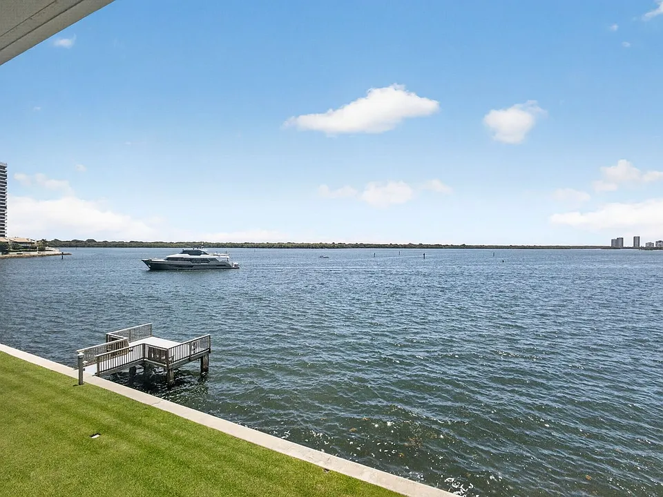 52 Yacht Club Dr #305