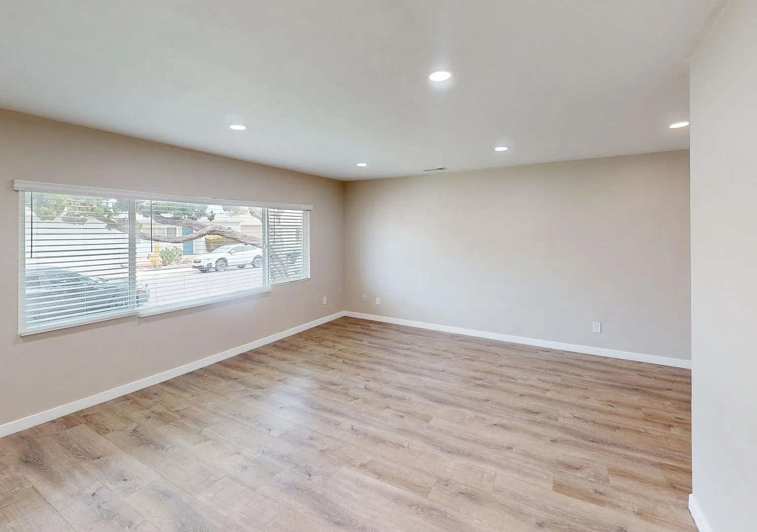 Comfortable 4 Bed 2 Bath House!! — Photo 3