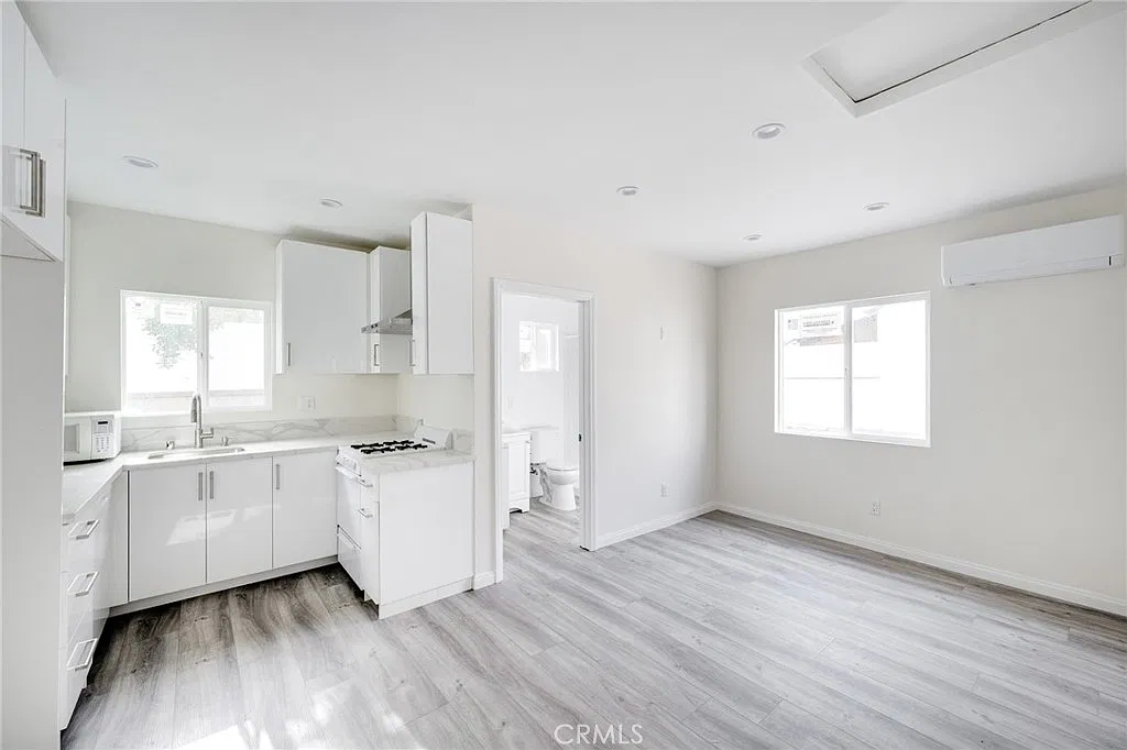 1 bed, 500 sqft, $2,200 — Photo 2