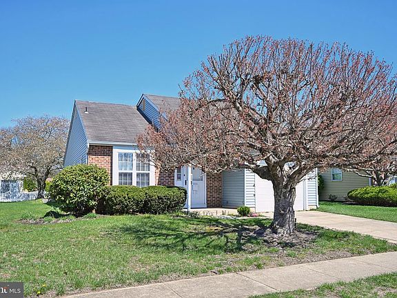 3rd image of 107 Bastian Dr