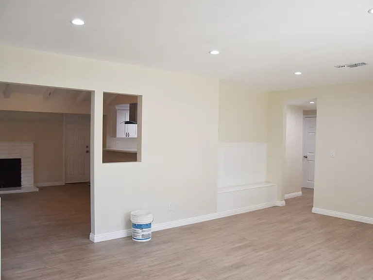 2318 E Coolidge Ave — Photo 12