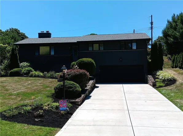 4977 Meadow Park Dr, Pittsburgh, PA 15236
