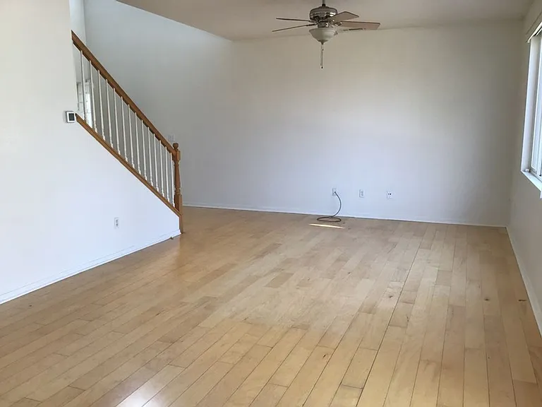4055 Laurel Park Way — Photo 4