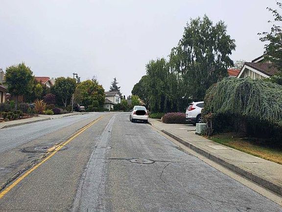 Exterior Neighborhood (street photo)