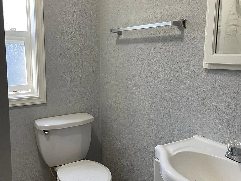 1512 Franklin St #B — Photo 3