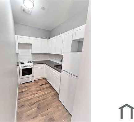 3rd image of 540 Linwood St #2R