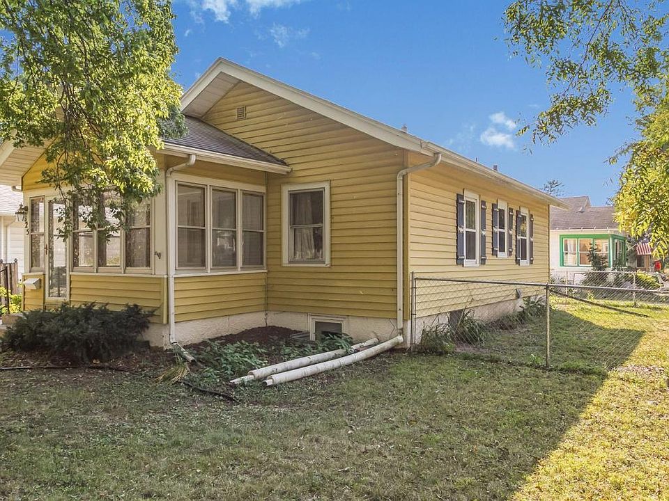 1st image of 825 Crawford Ave