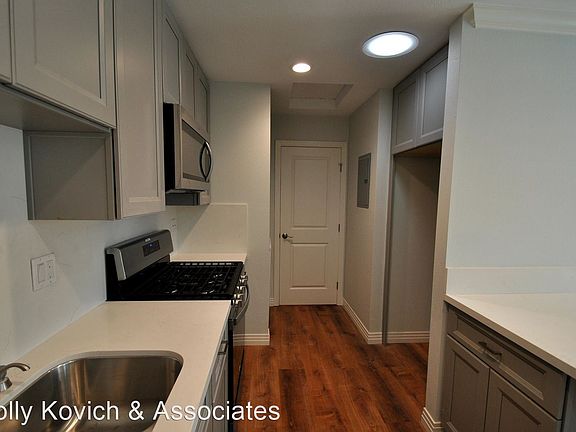 5th image of 4839 Blackthorne Ave Unit A