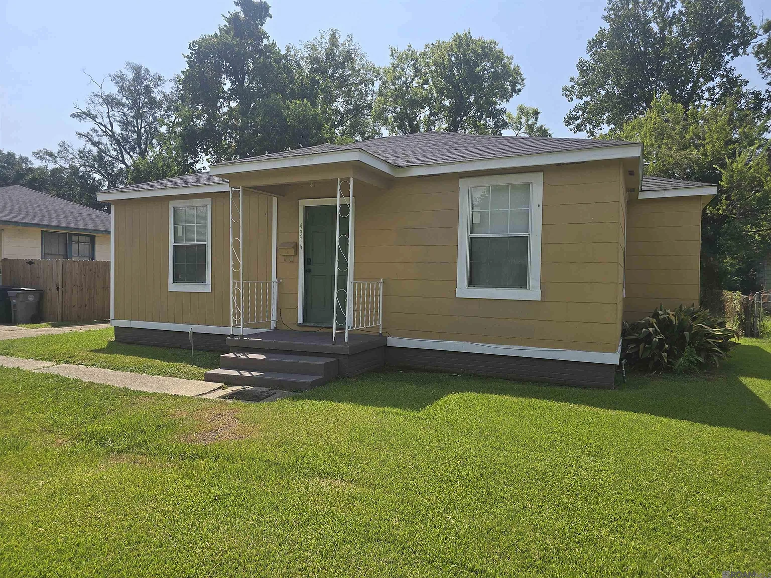 3 bed, 1200 sqft, $1,200 — Photo 2