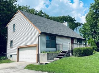 6906 Michael Ln, Pleasant Valley, MO 64068