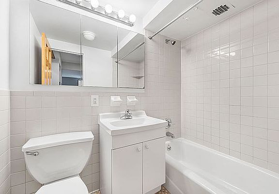 5th image of 506 E 6th St APT 3FW