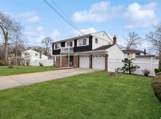 142 Wright St, West Babylon, NY 11704