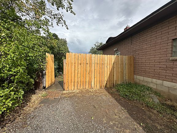 3rd image of 358 W 4 S #B