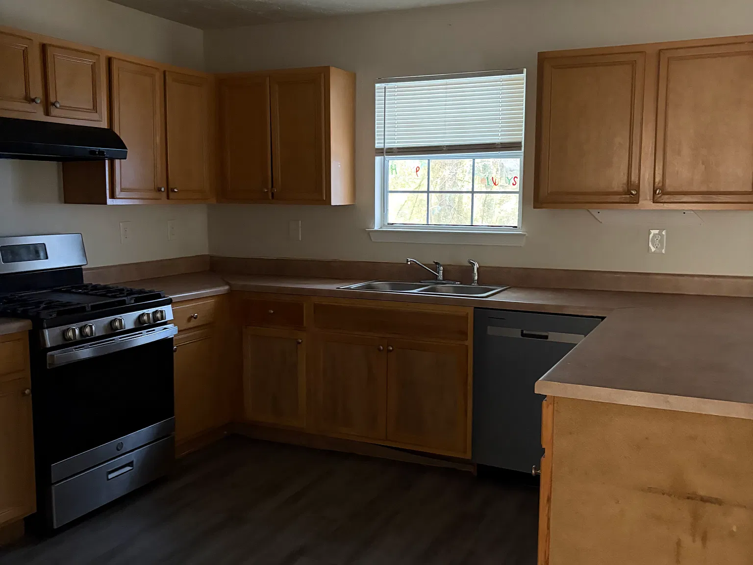 4 bed, 2.5 bath, 2824 sqft, $2,650 — Photo 2