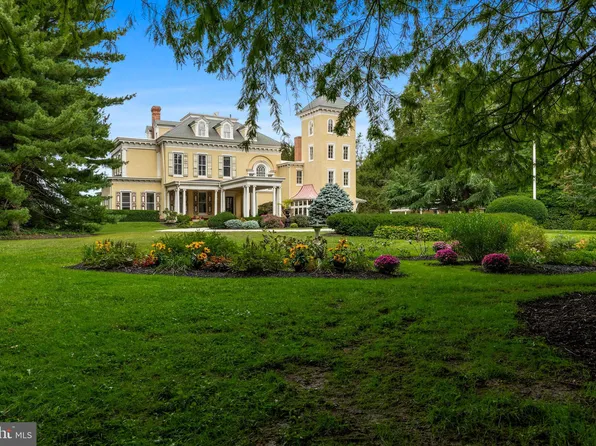 445 Cottage Ave, Edgewater Park, NJ 08010
