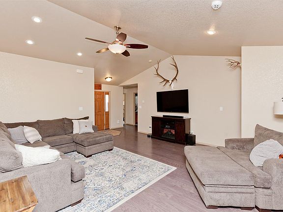 3rd image of 1315 Windsor Park Dr