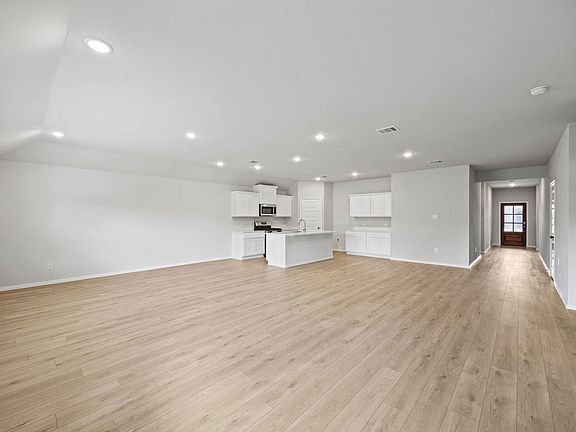4th image of 556 Stone Hollow Dr