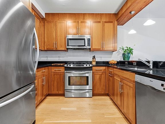5th image of 80 Broad St Unit 602