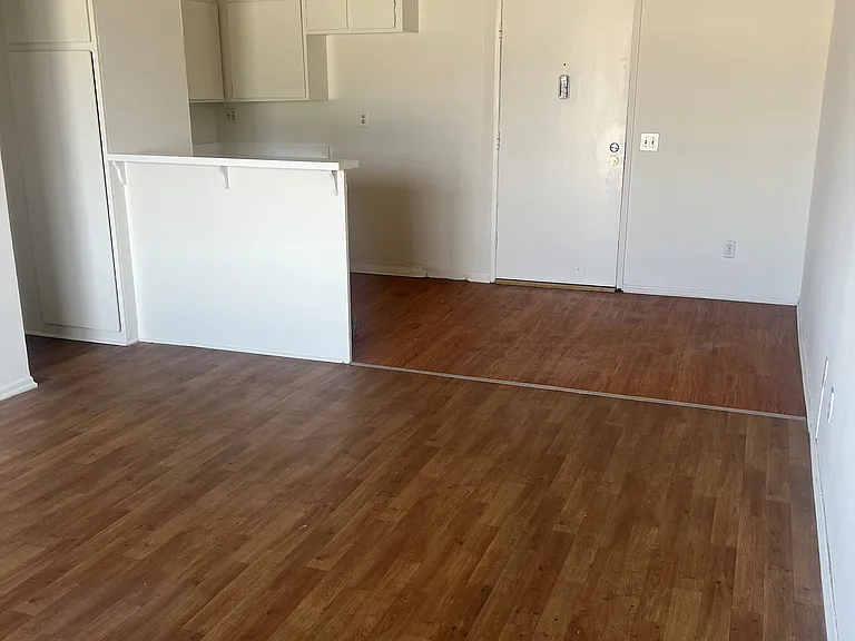Lennox Lanai Apartments — Photo 42