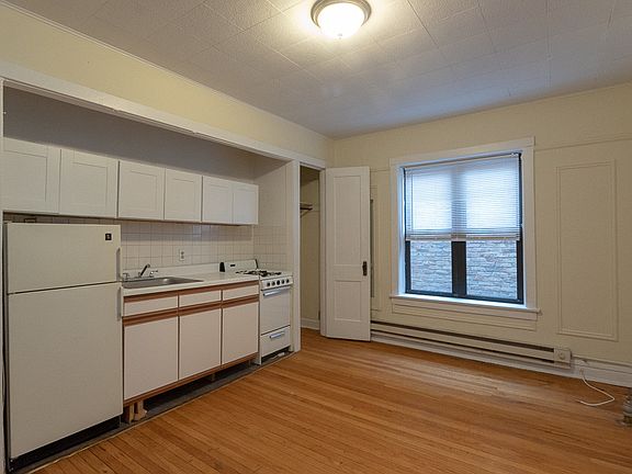 5th image of 429.5 W Belden Ave #D202b