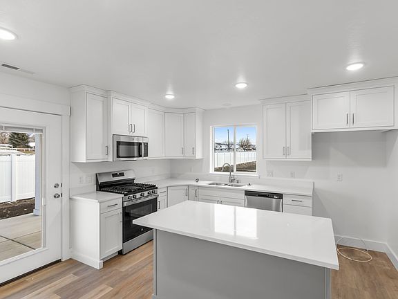 Finished home photos are representational images only. See sales agent for details.