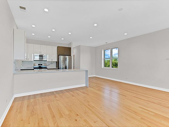 10 ft granite breakfast bar, 42 inch cabinets, western light