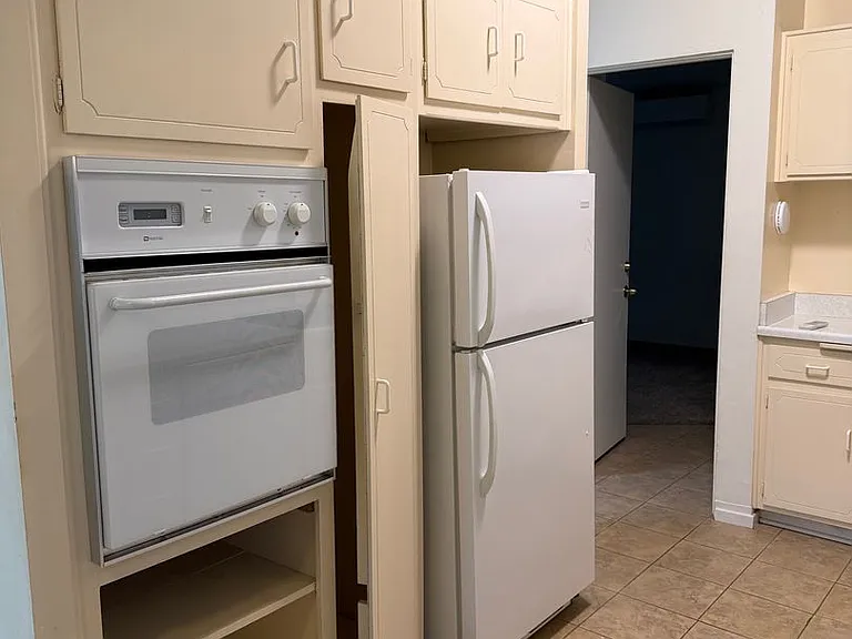 540 Oakdale Ln #J — Photo 11