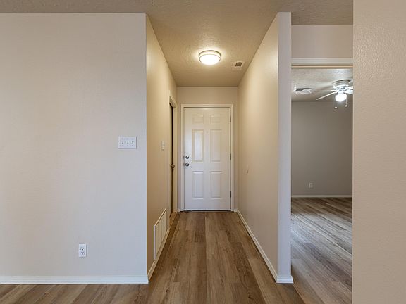 3rd image of 516 Medina Meadows Dr NE