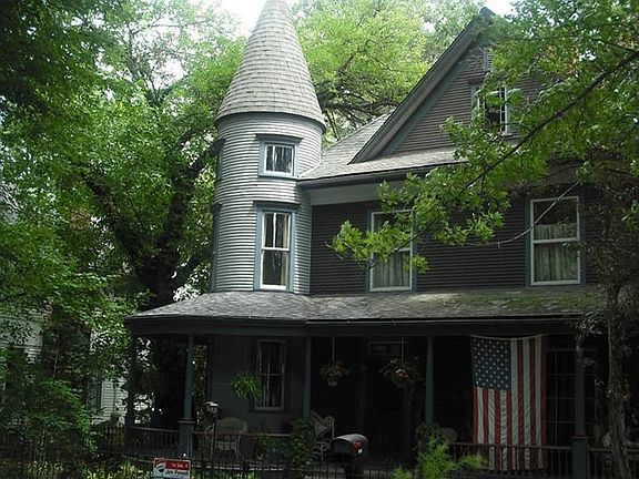 4th image of 606 Washington St