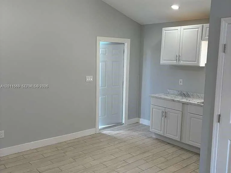 1870 Lakeview Dr — Photo 9