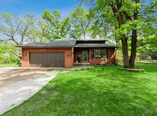 2520 Holly St S, Cambridge, MN 55008