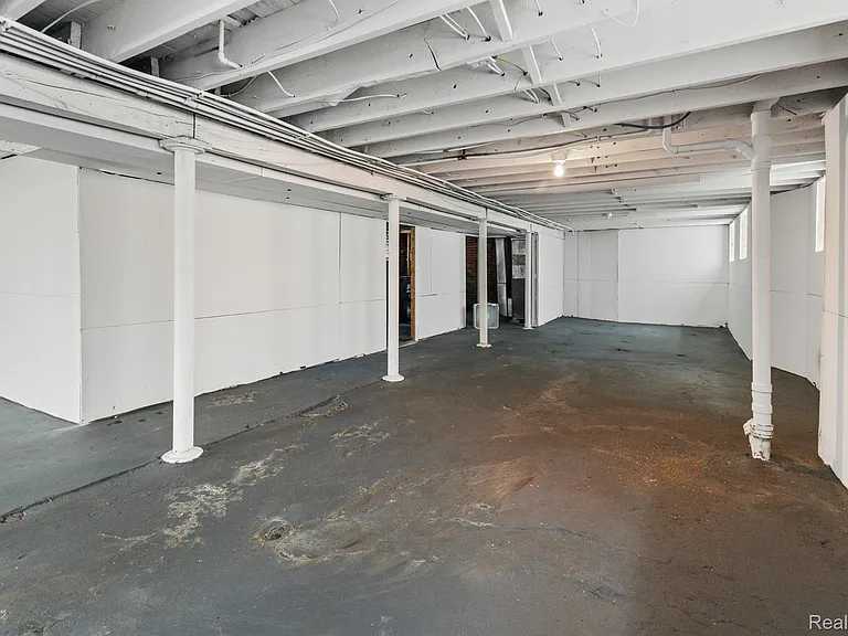 314 Hendrie St — Photo 22