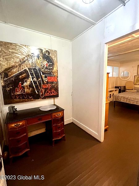 3rd image of 203 Jansen Avenue