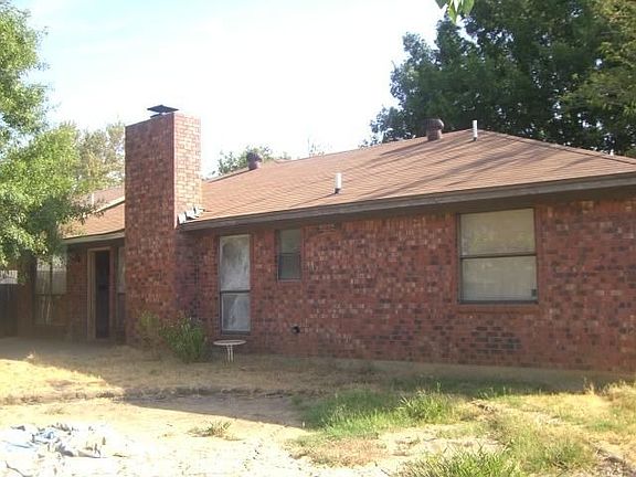 3rd image of 745 Parkview Dr