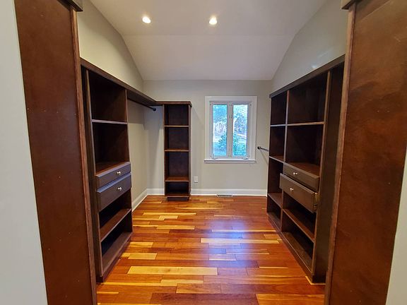 4th image of 36 Hicks Ln