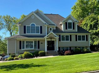 238 Knoll Dr, Park Ridge, NJ 07656