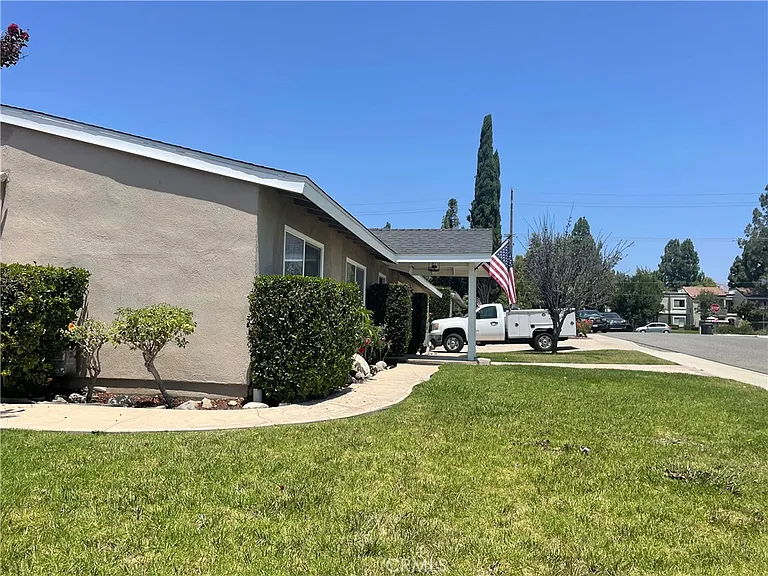2307 Cordero Ave — Photo 2