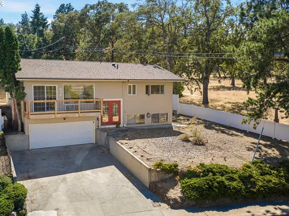 526 E Scenic Dr, The Dalles, OR 97058