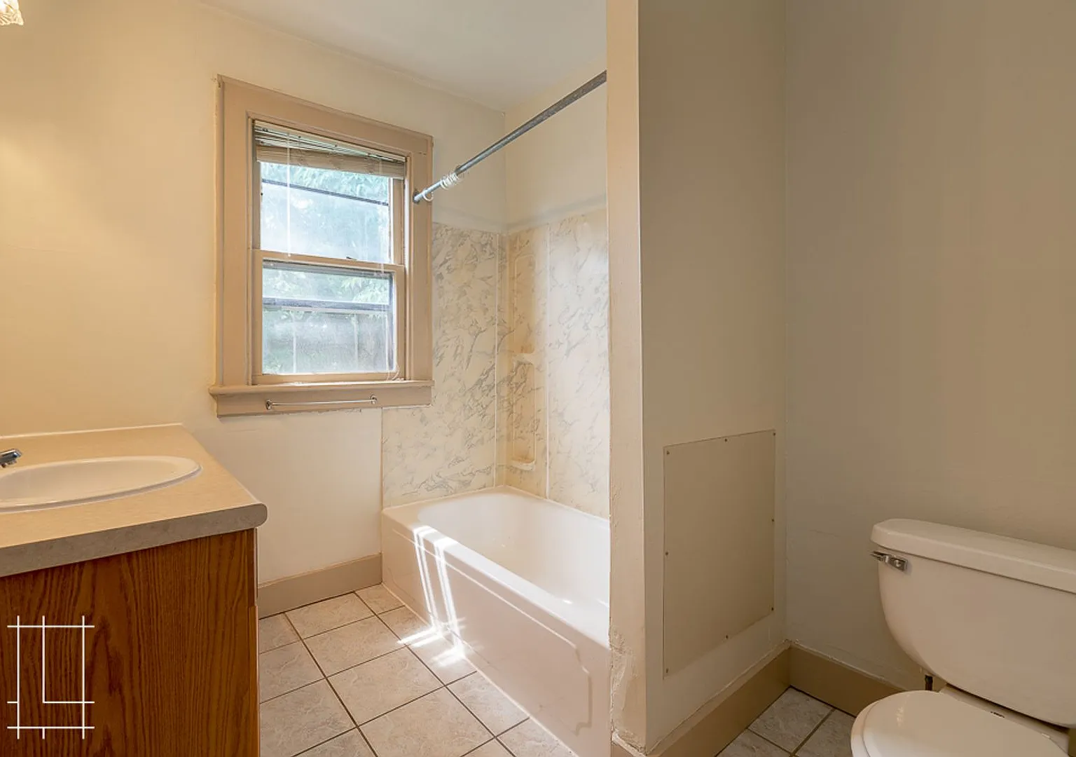 435 Alden Ave — Photo 2