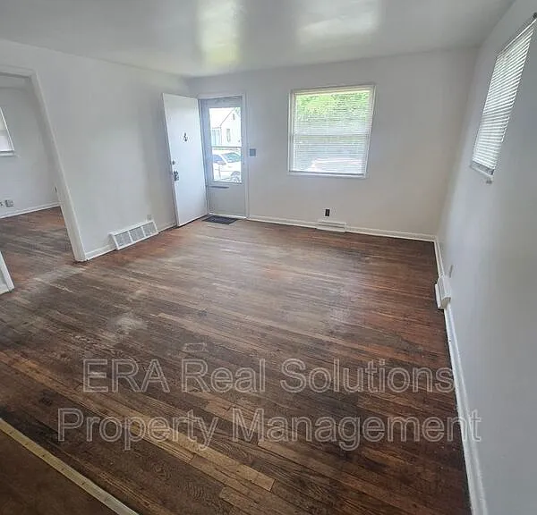 2472 Pontiac St — Photo 6