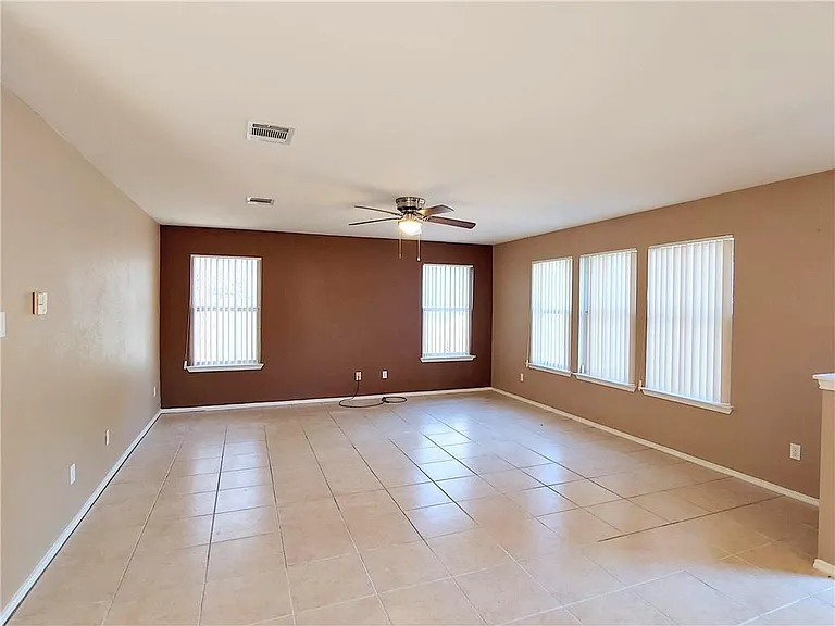 1101 Wood Creek Dr — Photo 9